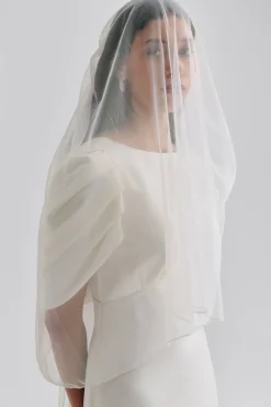 Cathedral blusher veil